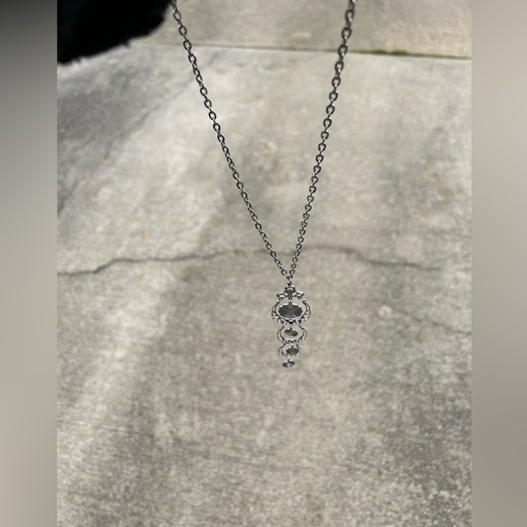 Jewelry - Women’s silver chain necklace